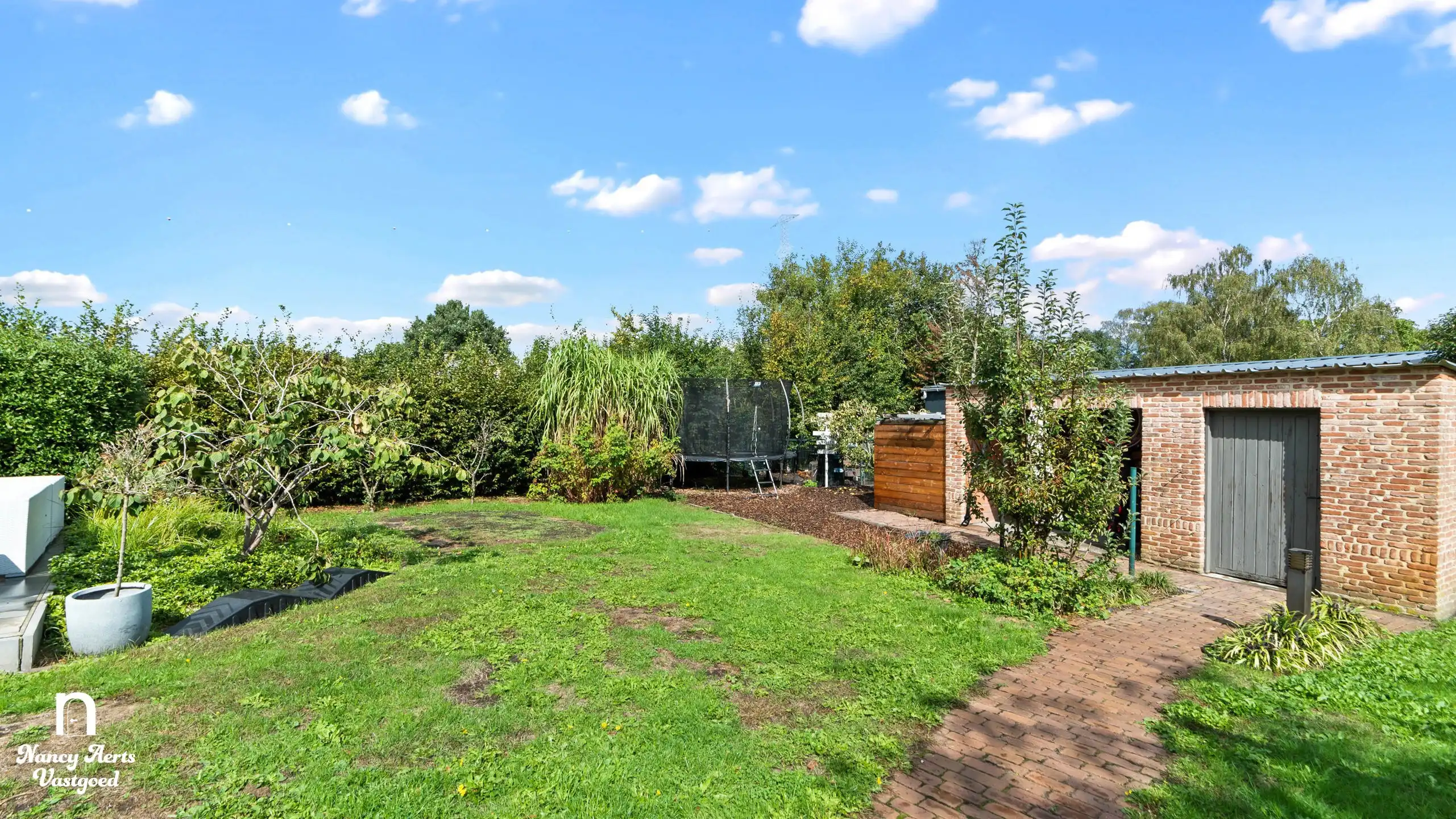 Verrassend ruime woning met aparte studio op rustige locatie foto 17