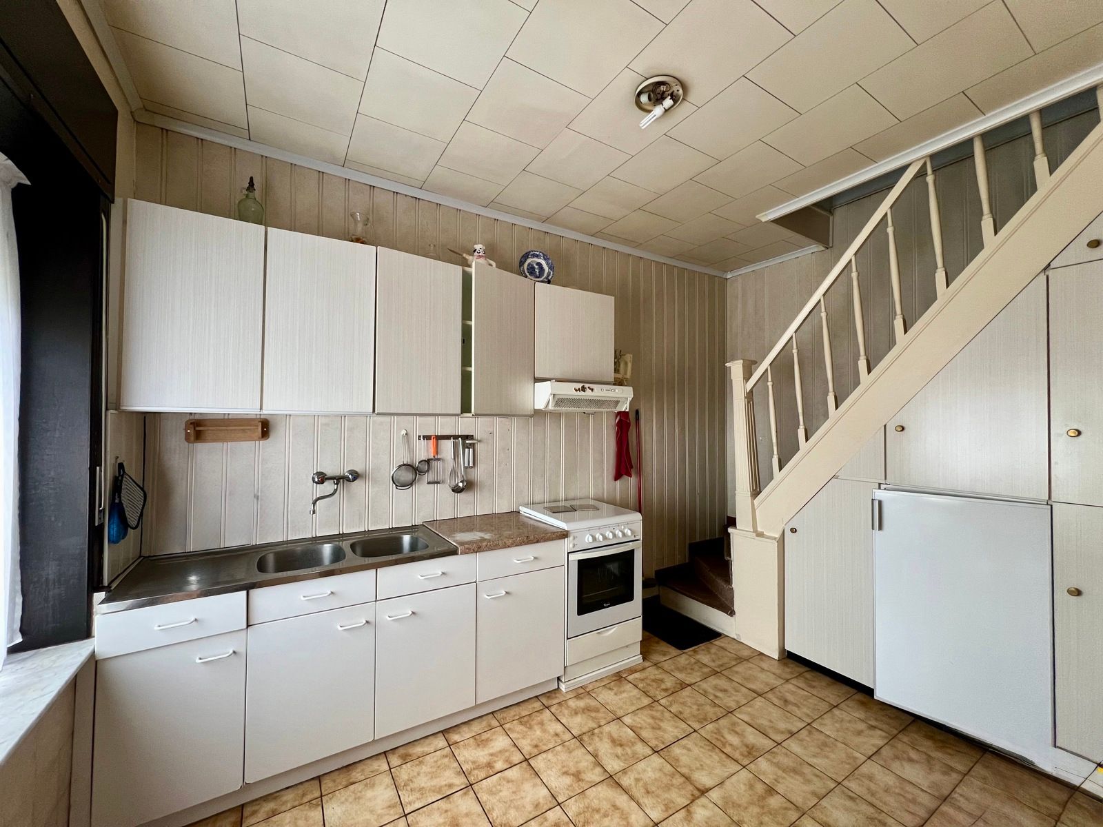 Hoeve met woning, stal en schuur met authentieke elementen. foto 8