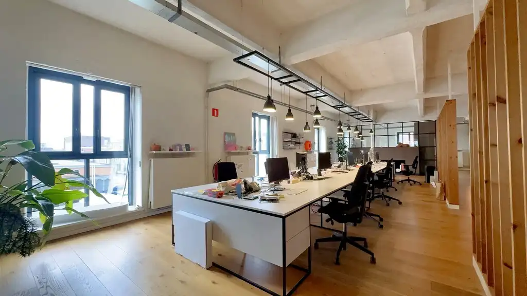 Hip loftkantoor te huur in Handelsdokcenter in Gent foto 5