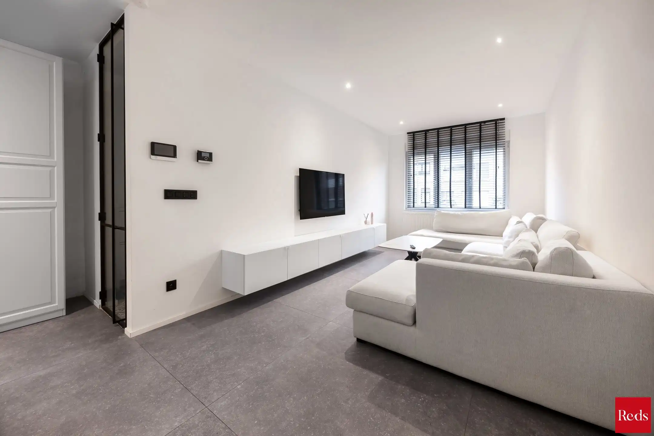 Volledig gerenoveerde woning in het hart van Wijnegem foto 6