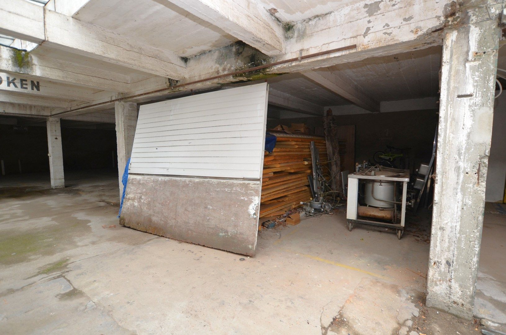 Overdekte staanplaatsen (121m²) foto 3