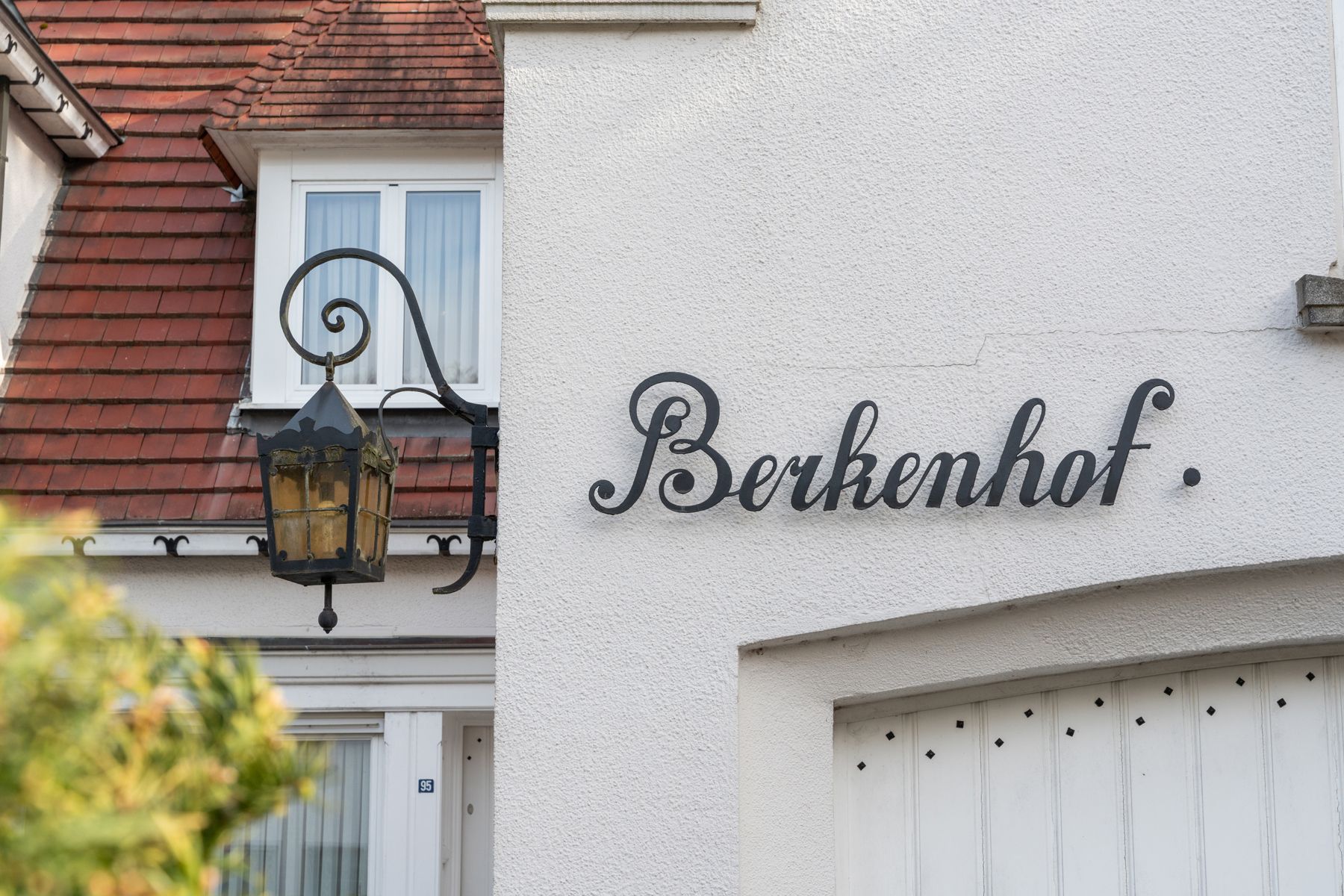 Berkenhof: villa met tuin op 1240 m² in centrum Oostkamp foto 2