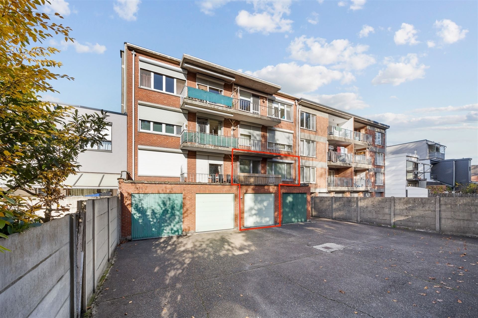 Instapklaar Appartement met Terras en Garage foto 17