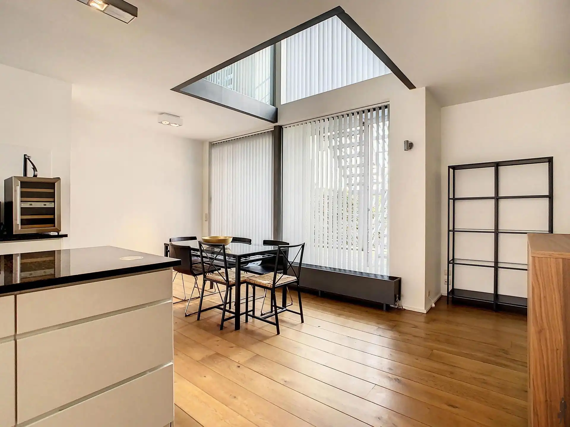 Modern, gemeubeld duplex- appartement met 1 slaapkamer en terras nabij het Eilandje!  foto 5