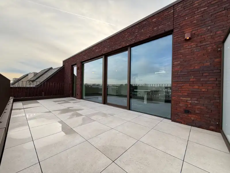 Prachtig BEN-penthouse met 1 slpk, terras, parking én zonnepanelen in het centrum van Houthalen foto 9