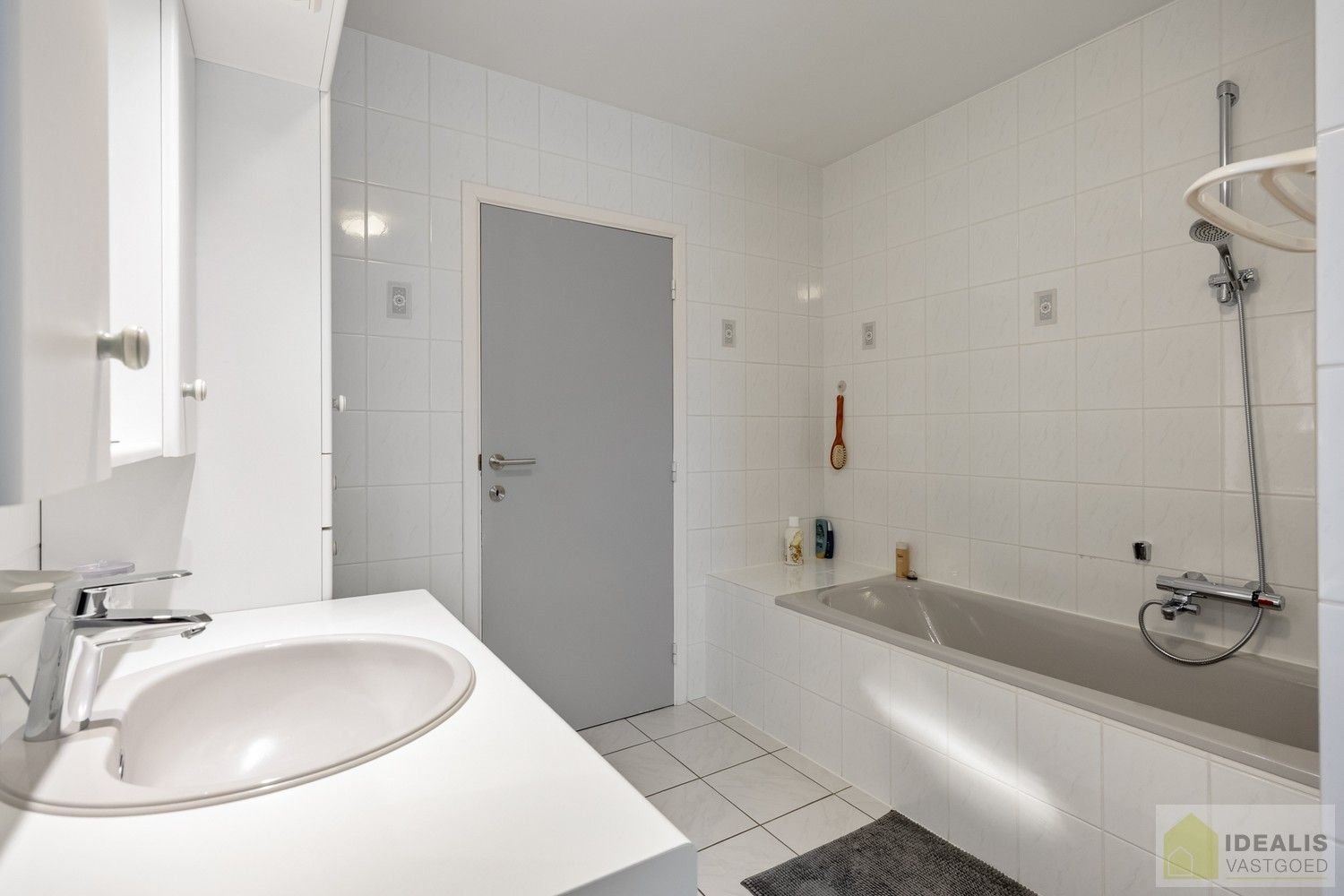 KNAPPE EN INSTAPKLARE WONING MET 4 SLAAPKAMERS, INPANDIGE ÉN VRIJSTAANDE GARAGE, HEERLIJK TERRAS OMGEVEN DOOR EEN PRACHTIGE TUIN foto 21