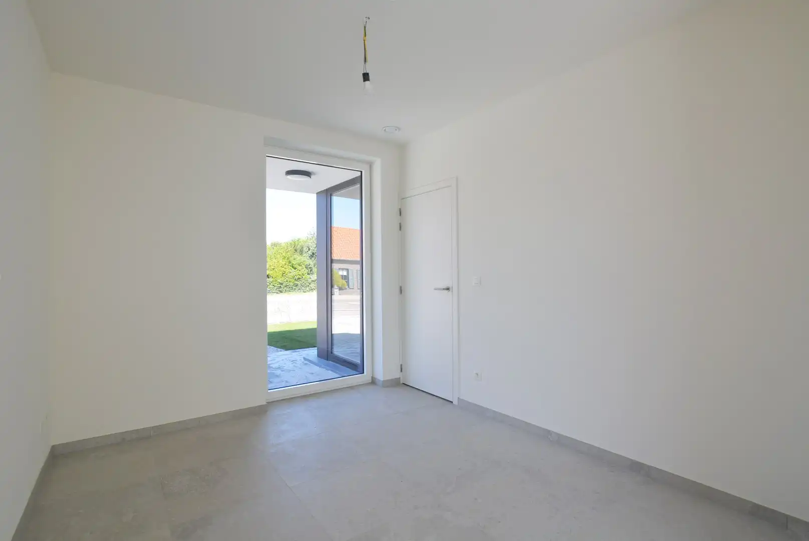 Moderne, energiezuinige, halfvrijstaande woning met carport op 3 a 80 ca. foto 11