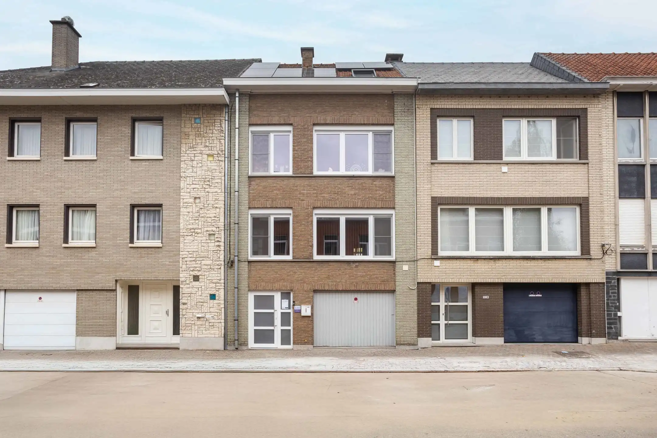 Ruime, statige woning met garage & tuin op aangename locatie foto {{pictureIndex}}