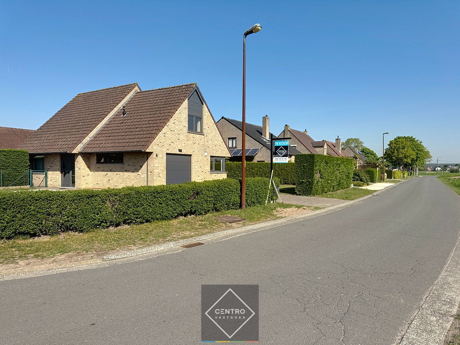 Instapklare lichtrijke VILLA met 3 slpks, garage en leuke tuin! foto 2