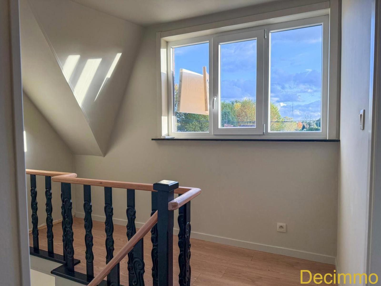 Volledig gerenoveerde woning met 3 slaapkamers, lage energiekost– rustig gelegen in het groen. foto 15