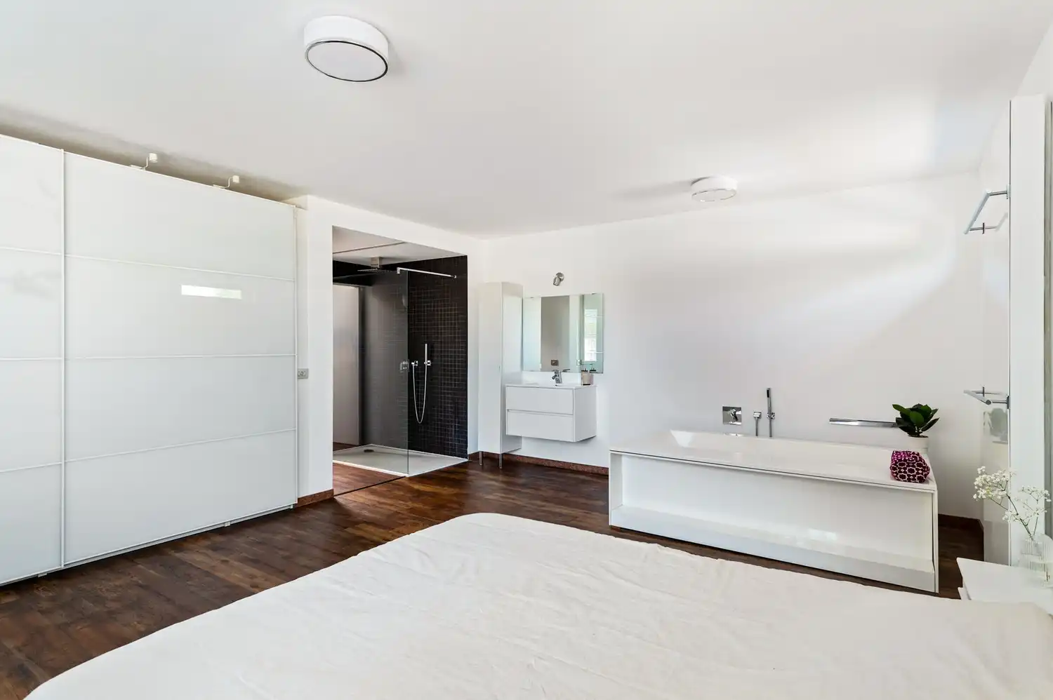 Halfopen huis met 4 slaapkamers, tuin en garage foto 9