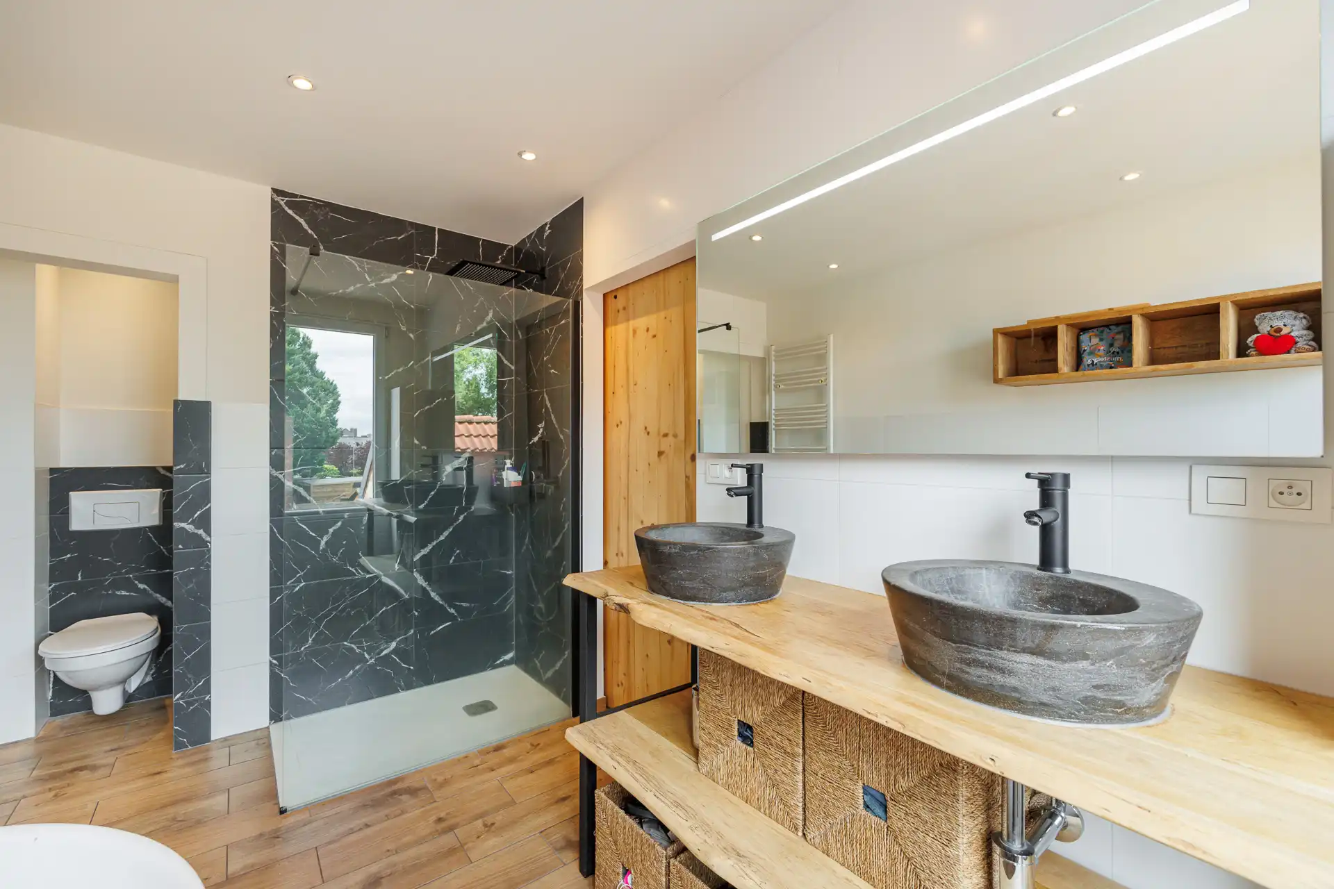 Instapklare gezinswoning met 3 slaapkamers en tuin! foto 14