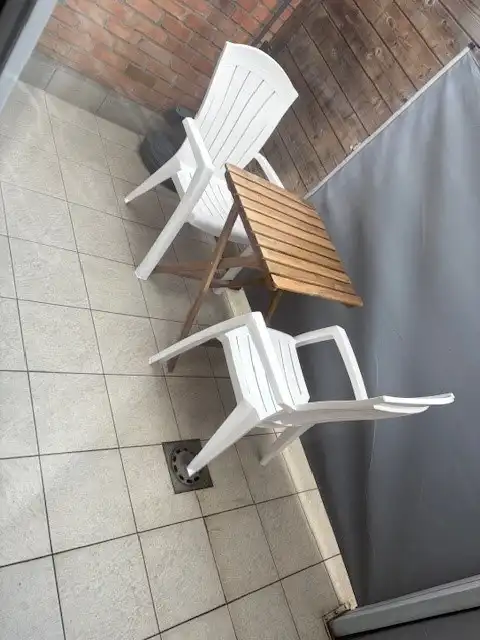 Gemeubelde studio op gelijkvloers met terrasje, vlak aan park en zee foto 9