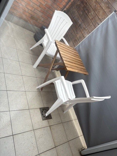 Gemeubelde studio op gelijkvloers met terrasje, vlak aan park en zee foto 9