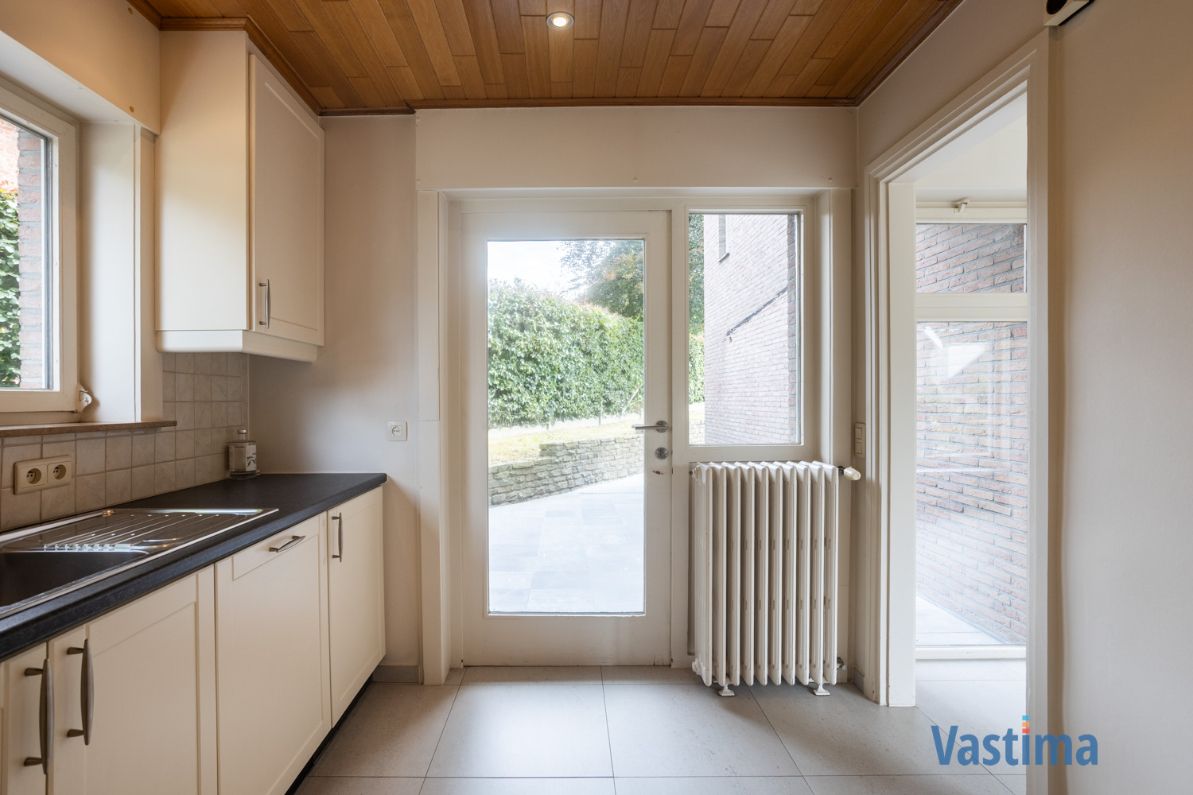 Lichtrijke villa met royale tuin vlak bij natuur & stadsleven foto 13