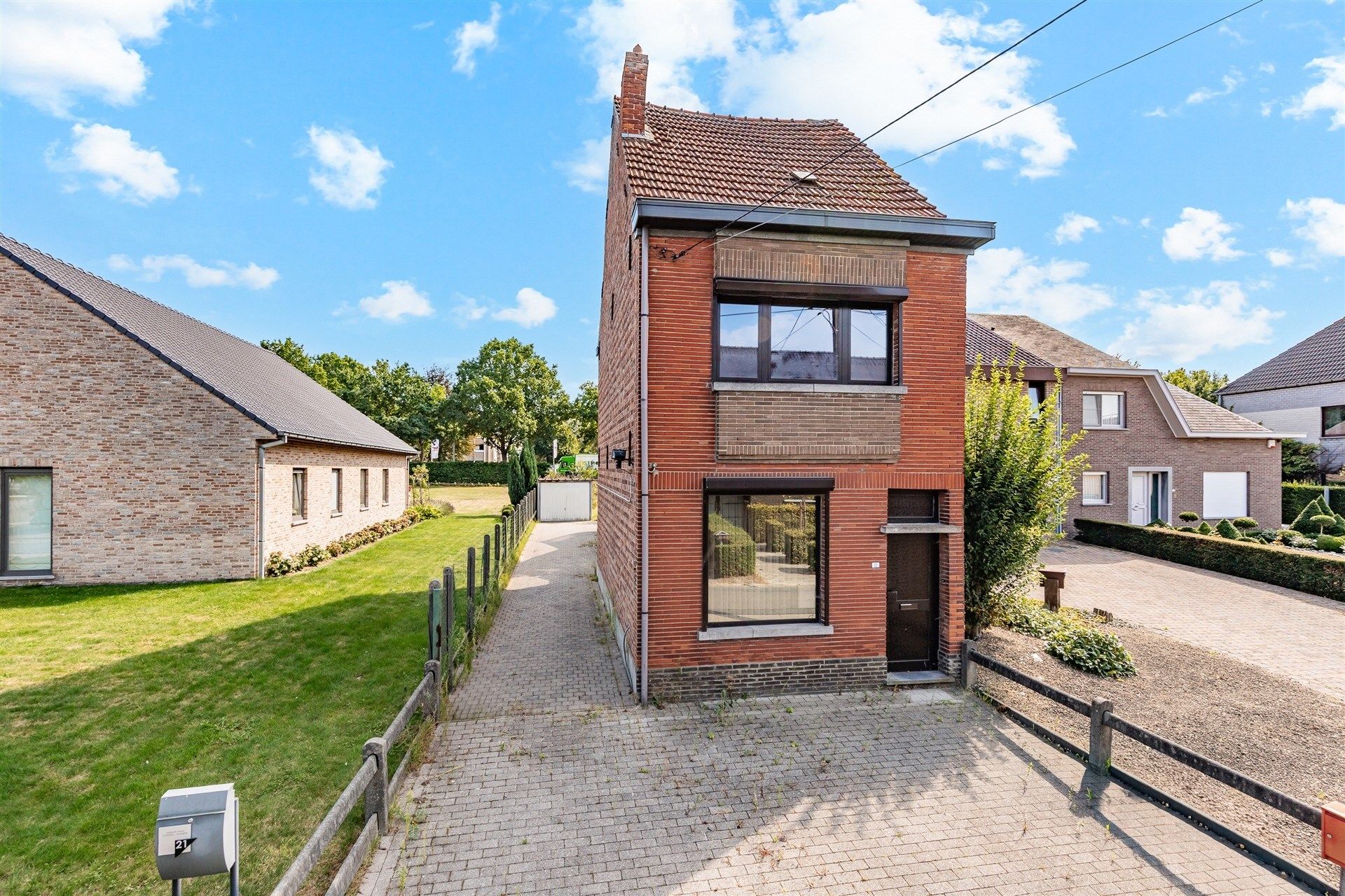 Hoofdfoto van de publicatie: Te renoveren woning met tuin