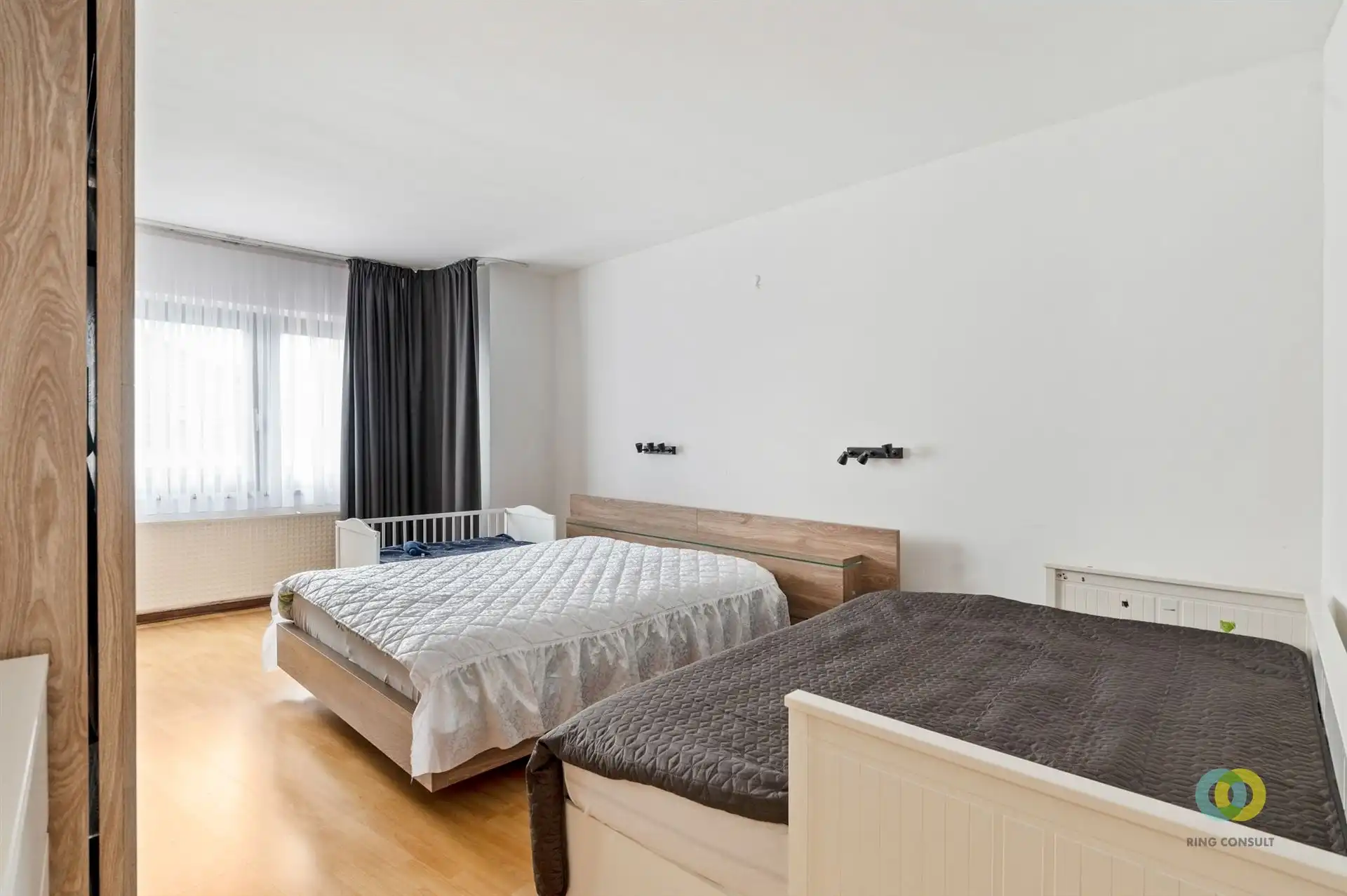 Buitengewoonhuis met kantoorruimte foto 15