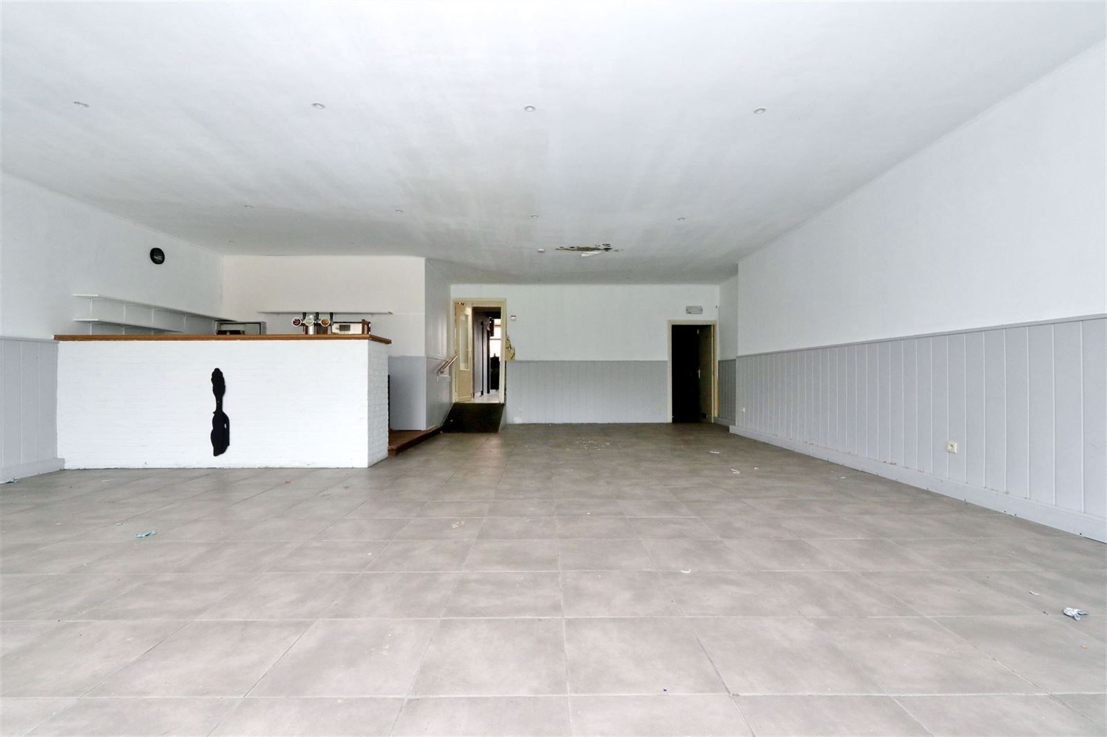 Woning te koop (nu een handelswoning) foto 4