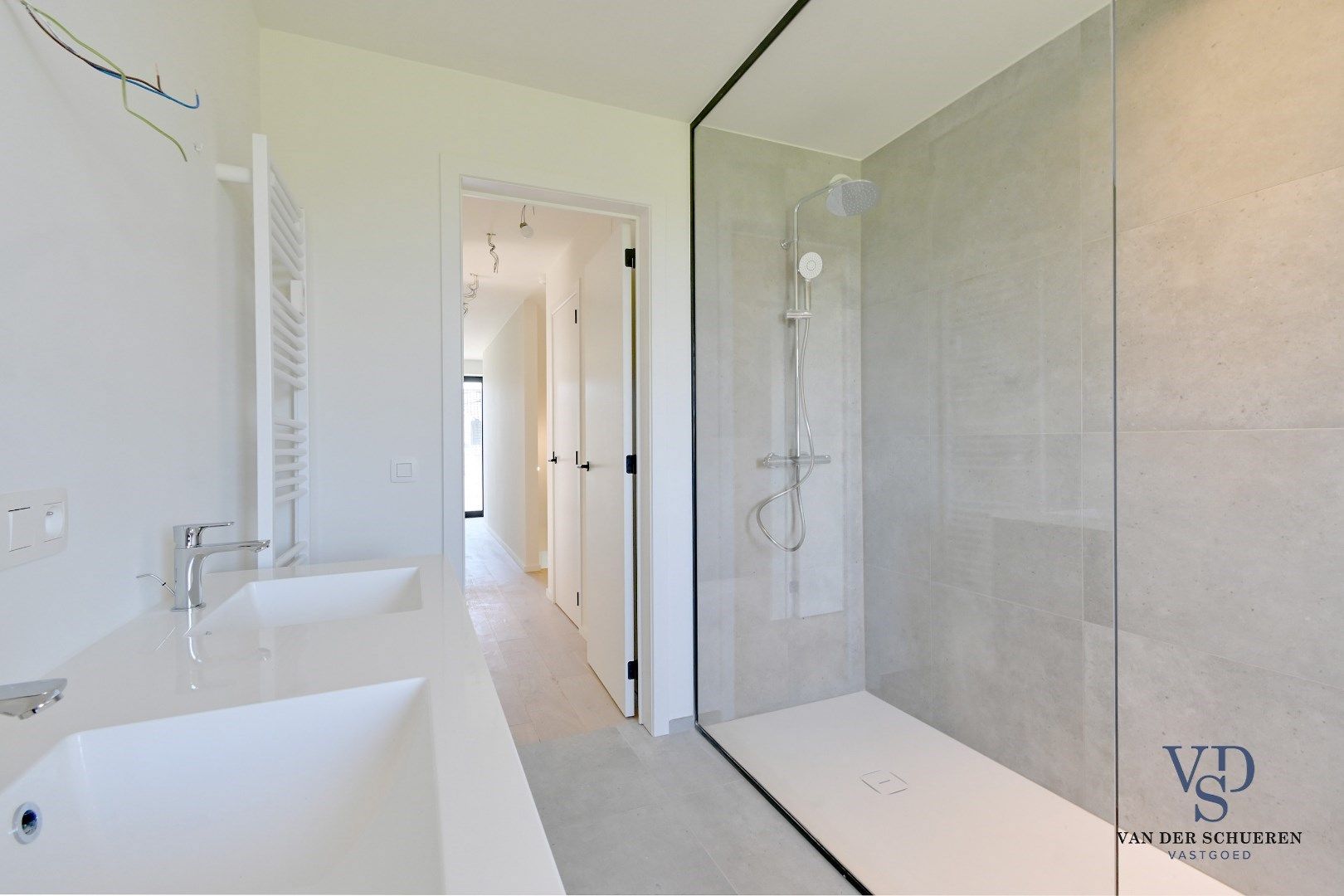 Half Open Bebouwing met buitenberging en carport foto 21