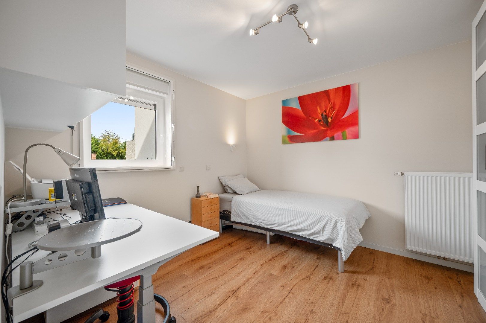 Gelijkvloers appartement met terras en tuin! foto 4