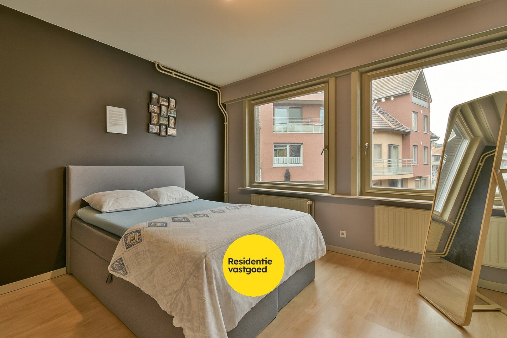 Ruime, centraal gelegen gezinswoning met dakterras en 5 slaapkamers!  foto 8