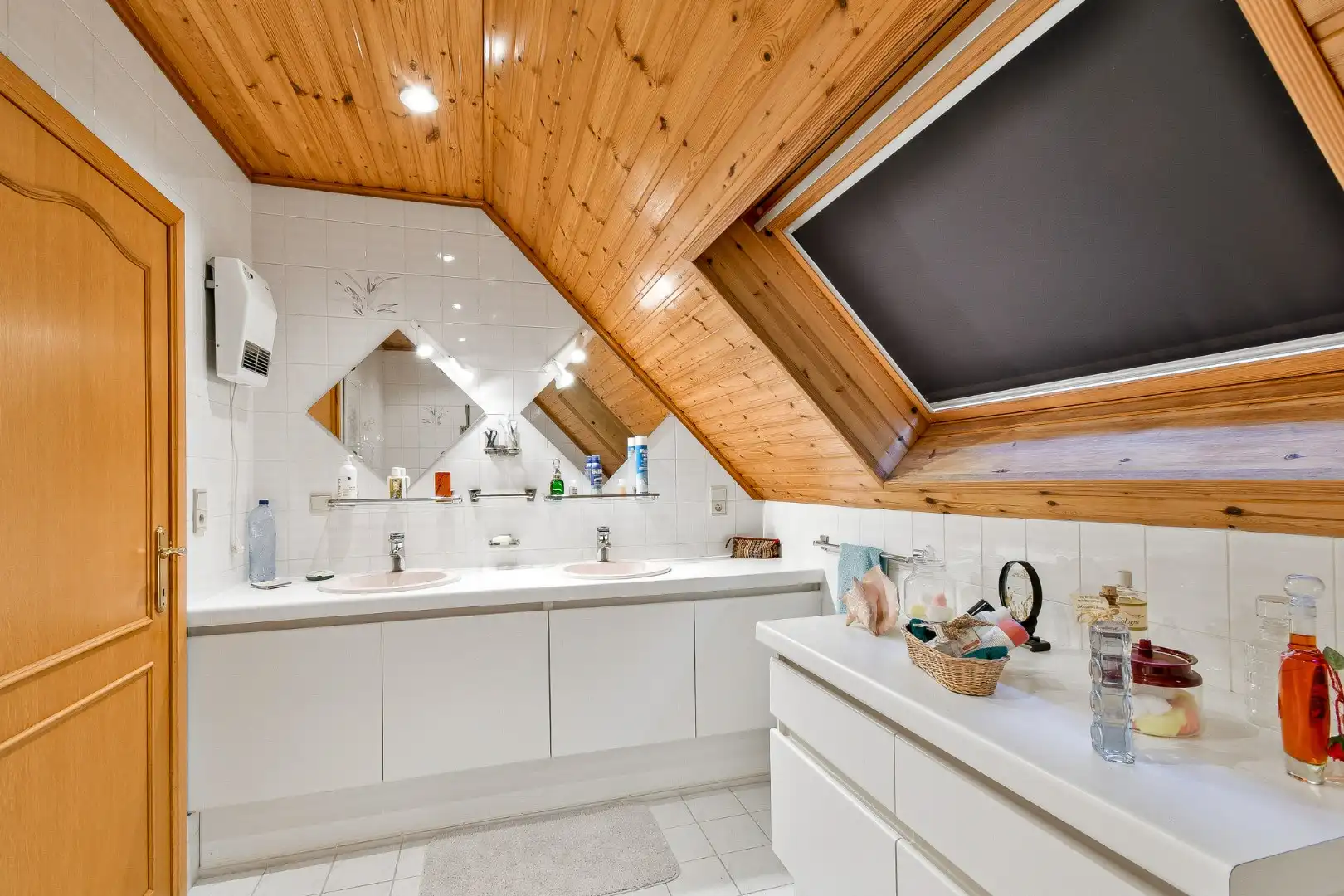 Alleenstaande villa op ruim perceel van 854 m2 in rustige woonwijk te Gistel foto 18