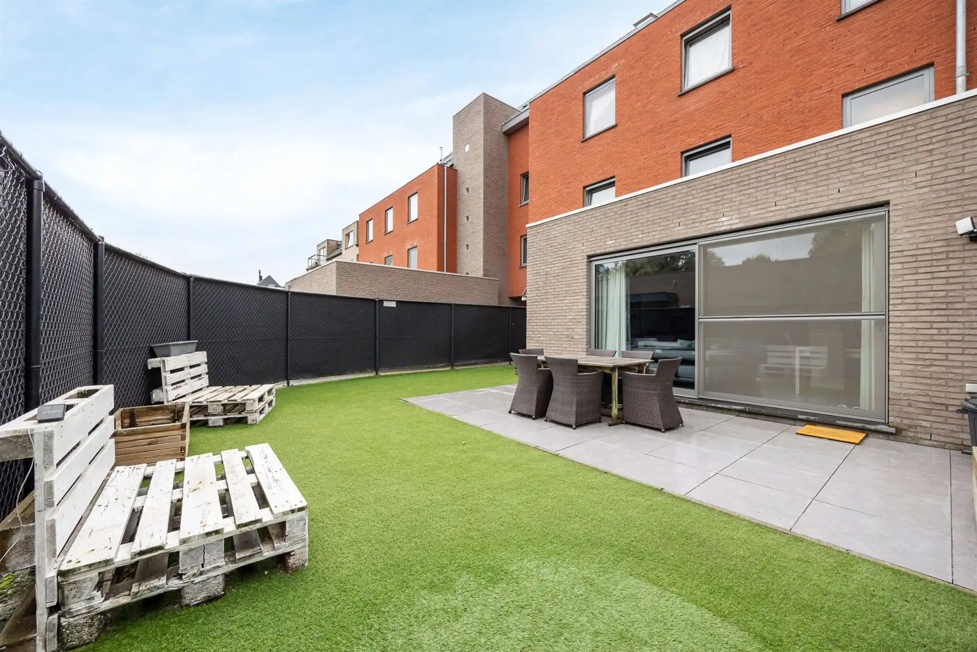 Gelijkvloers appartement met ruime tuin foto 3