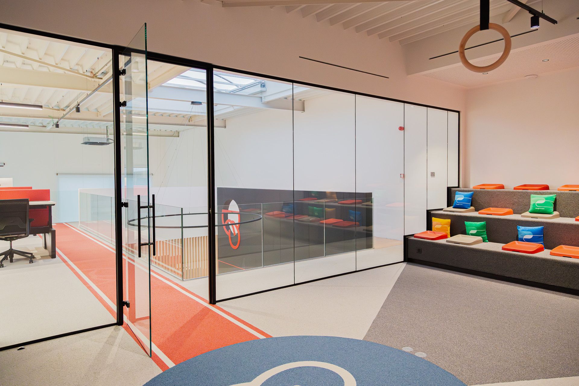 RECENT KANTOORGEBOUW VAN 366M² TE TONGEREN NABIJ E313. foto 21