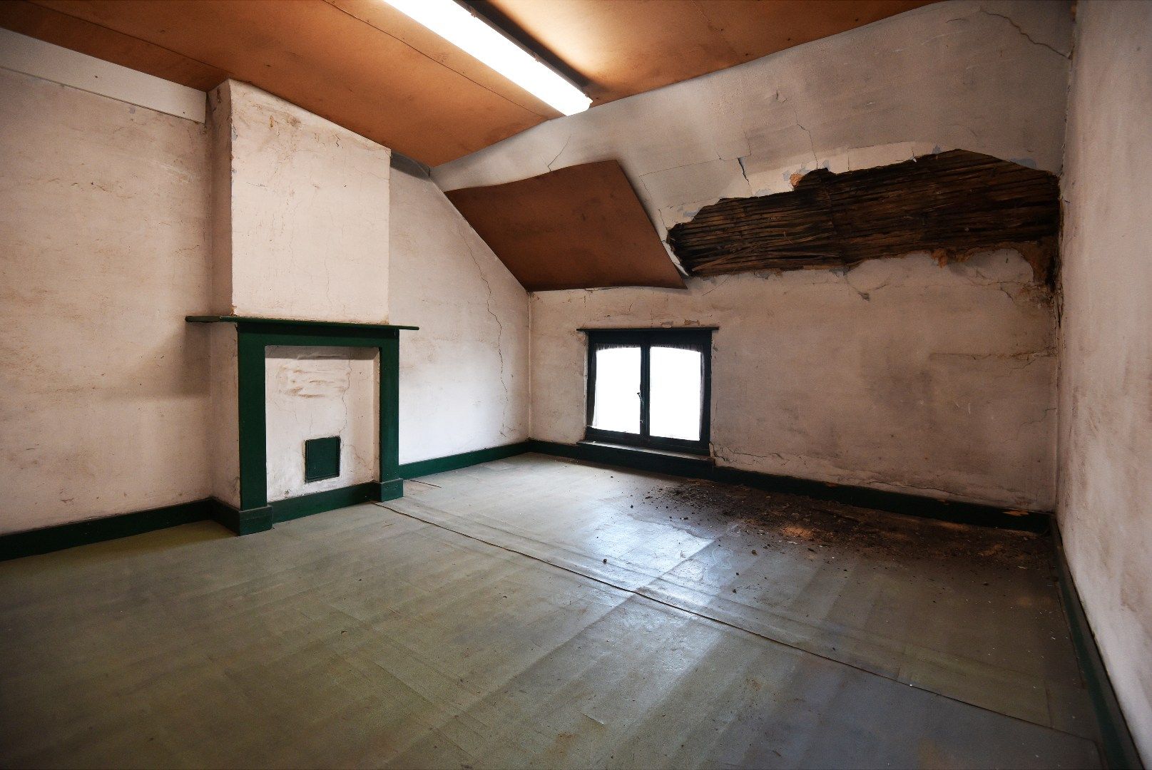 Grondig te renoveren woning maar ! GEEN RENOVATIEPLICHT ! Ideale starterswoning / investeringspand te Gent foto 6