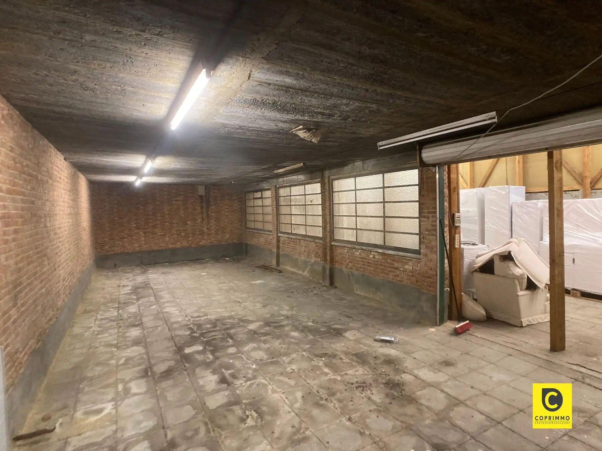Magazijn met bureel op toplocatie! foto 4