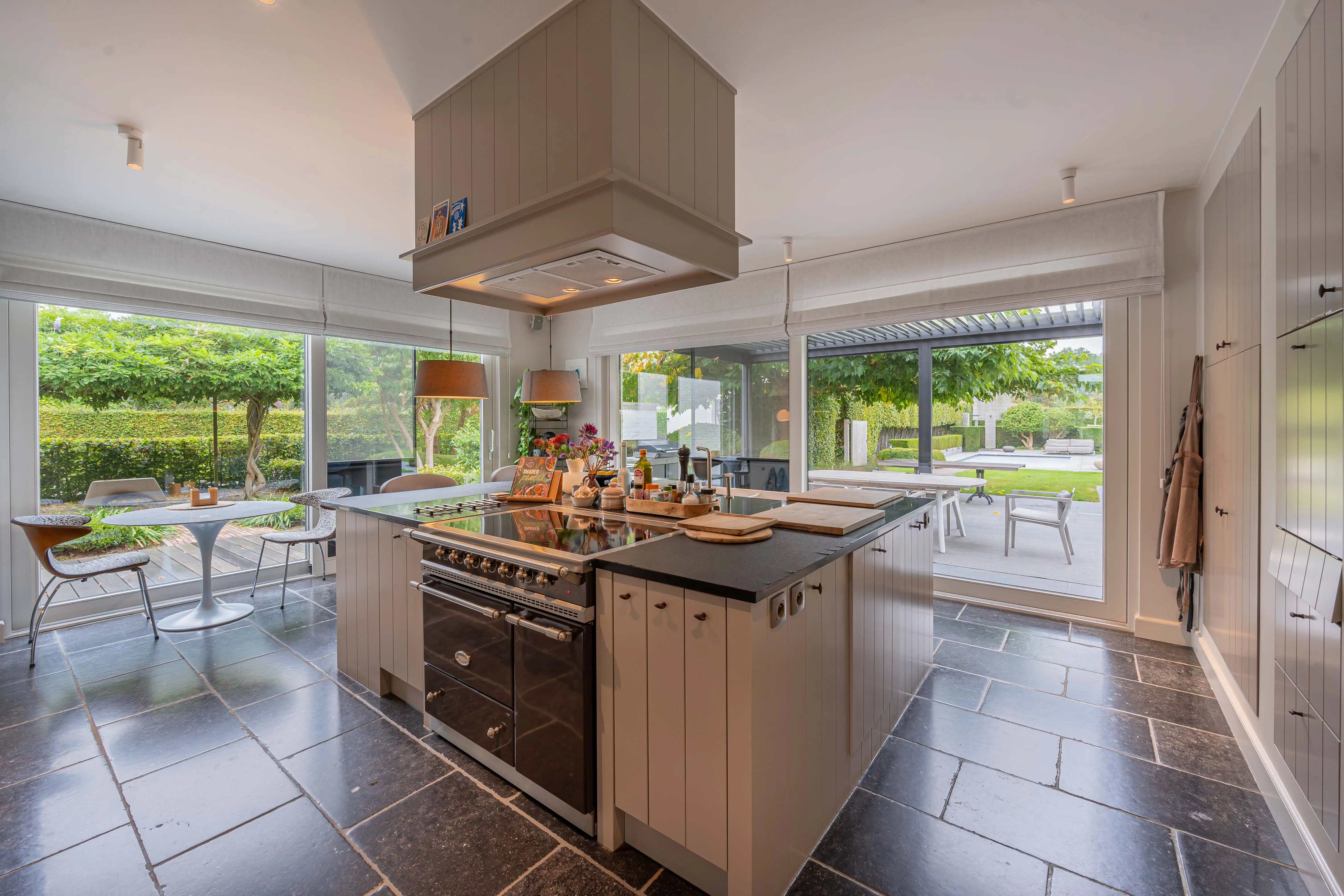 Sublieme en multifunctionele eigendom met exclusieve tuin foto 12
