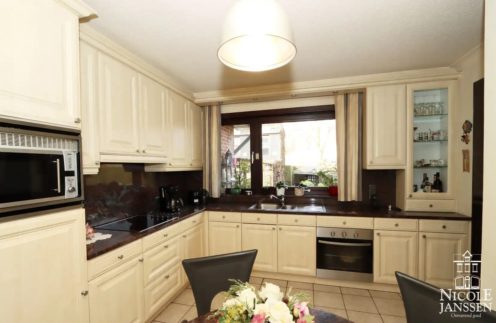 Verzorgde gezinswoning met mooie tuin in Geistingen foto 6