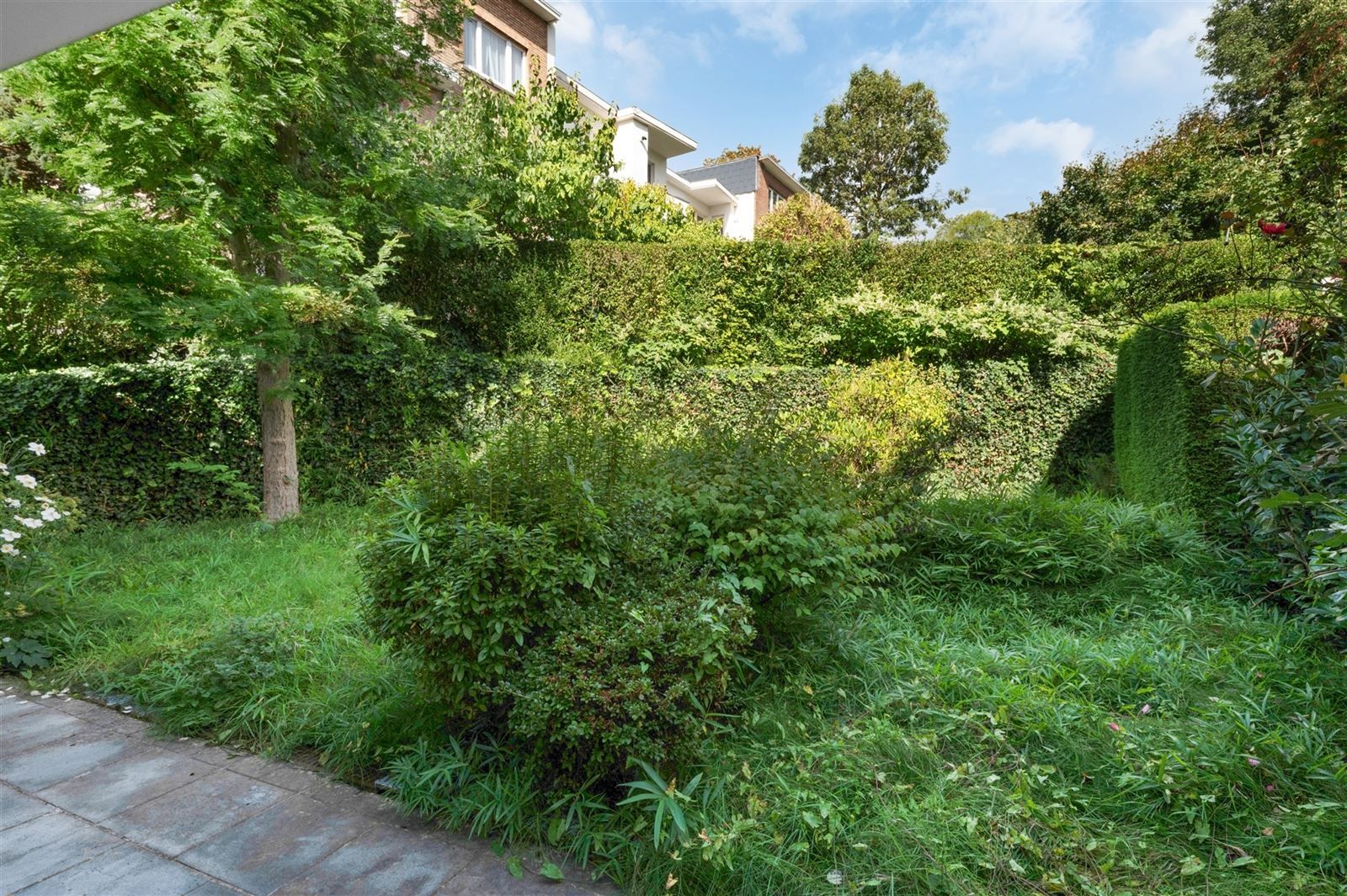 Lichtrijke woning met tuin en garage foto 12