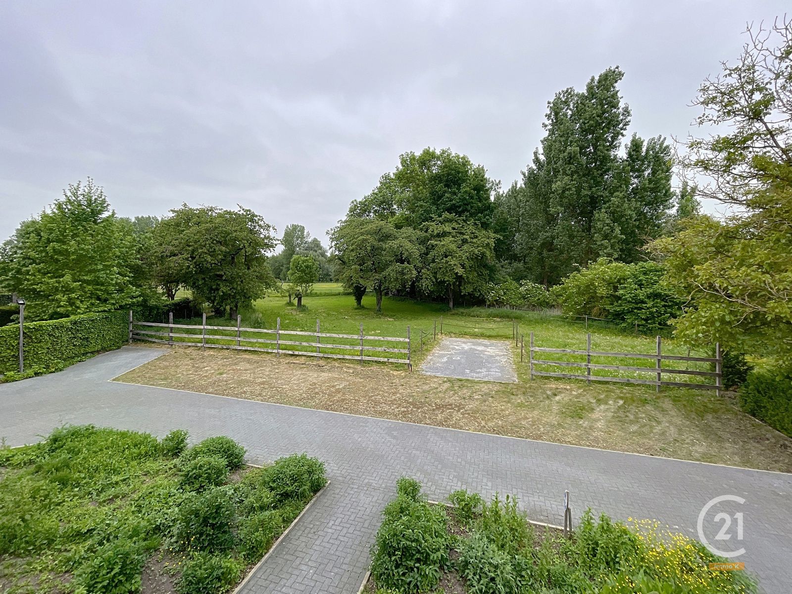 Volledig gerenoveerd handeshuis met woonst op toplocatie! foto 13