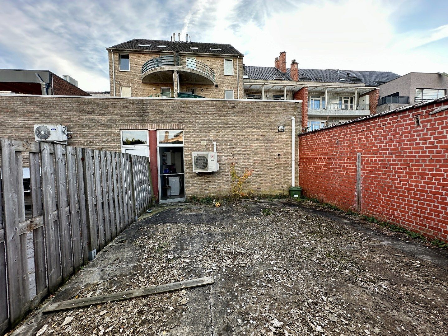 Instapklare winkelruimte van 150m² momenteel ingericht als kapperszaak in Eisden foto 19