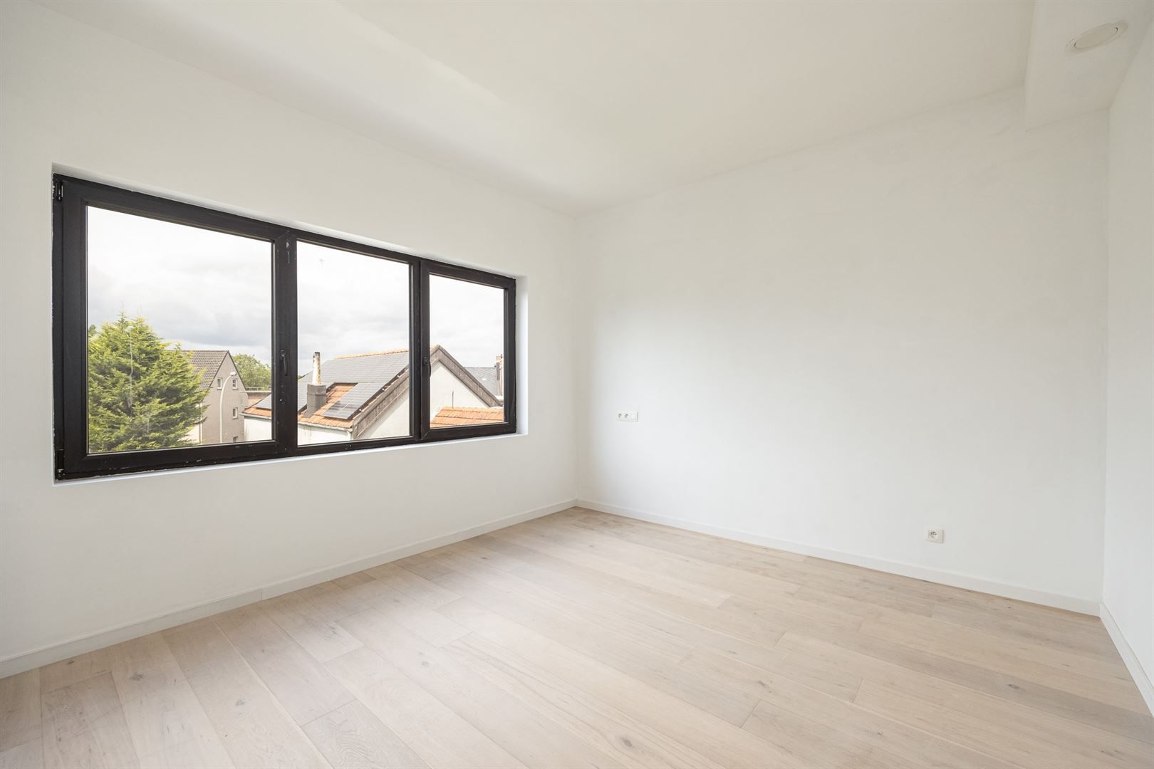 Instapklaar appartement met terras en 3 slaapkamers foto 8