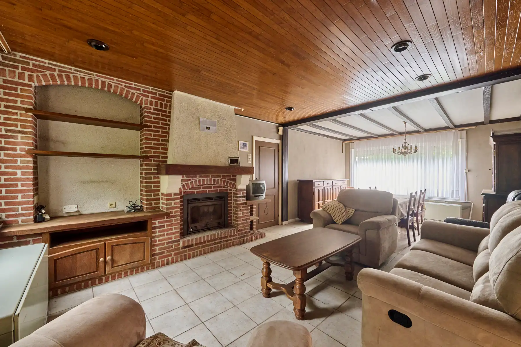 Woning met potentieel op een ruim perceel van 23a foto 6