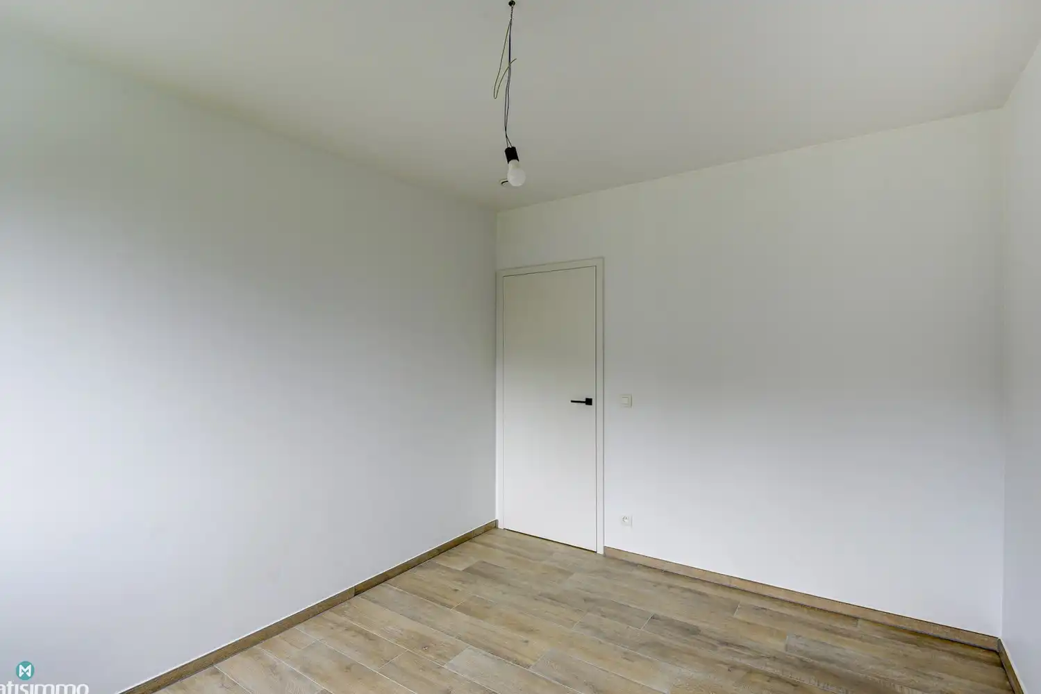 VOLLEDIG AFGEWERKTE EN GESCHILDERDE NIEUWBOUWWONING (EPB E10) MET 3 SLAAPKAMERS, 2 BADKAMERS, 2 GARAGES, KELDER EN AANGELEGDE TUIN IN WERM foto 26
