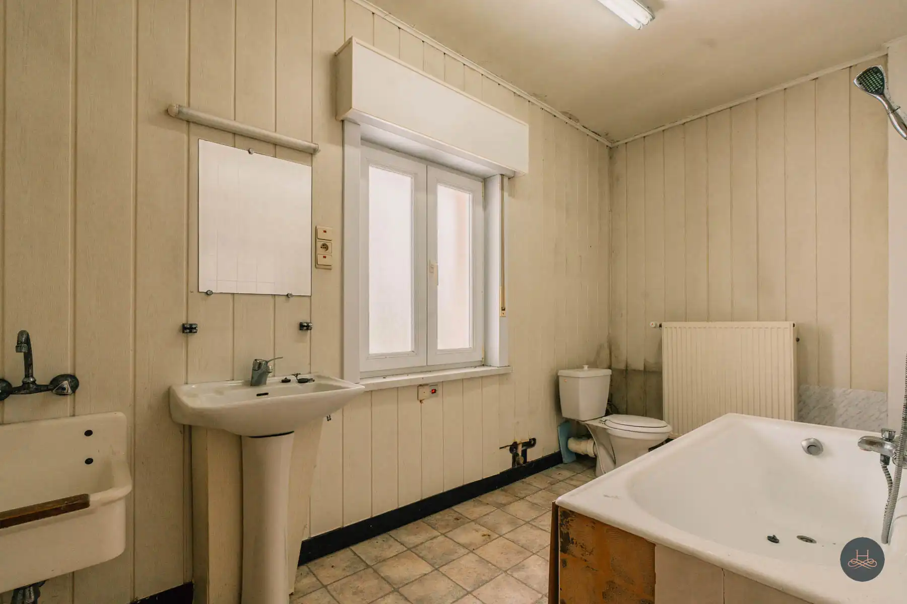 Riante woning met 5 slaapkamers op een uniek perceel.  foto 6