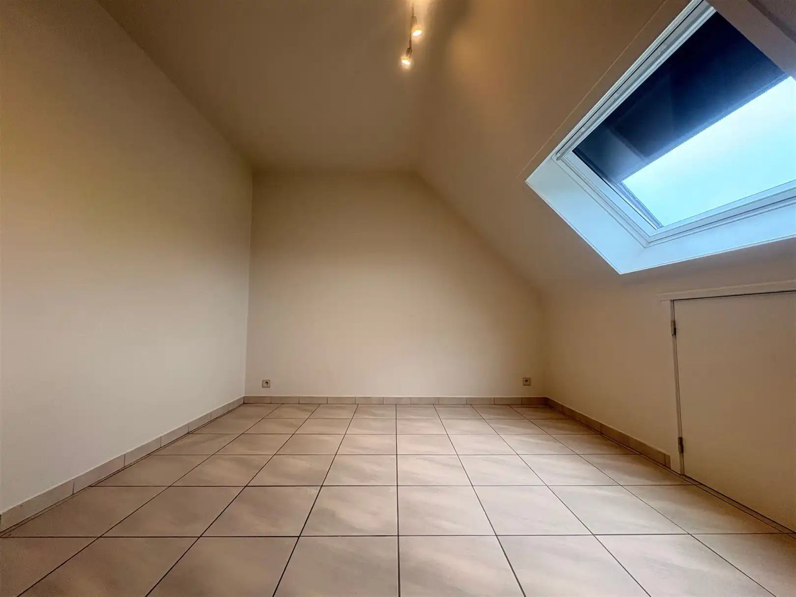 Instapklaar volledig gerenoveerd appartement met garage.  foto 13
