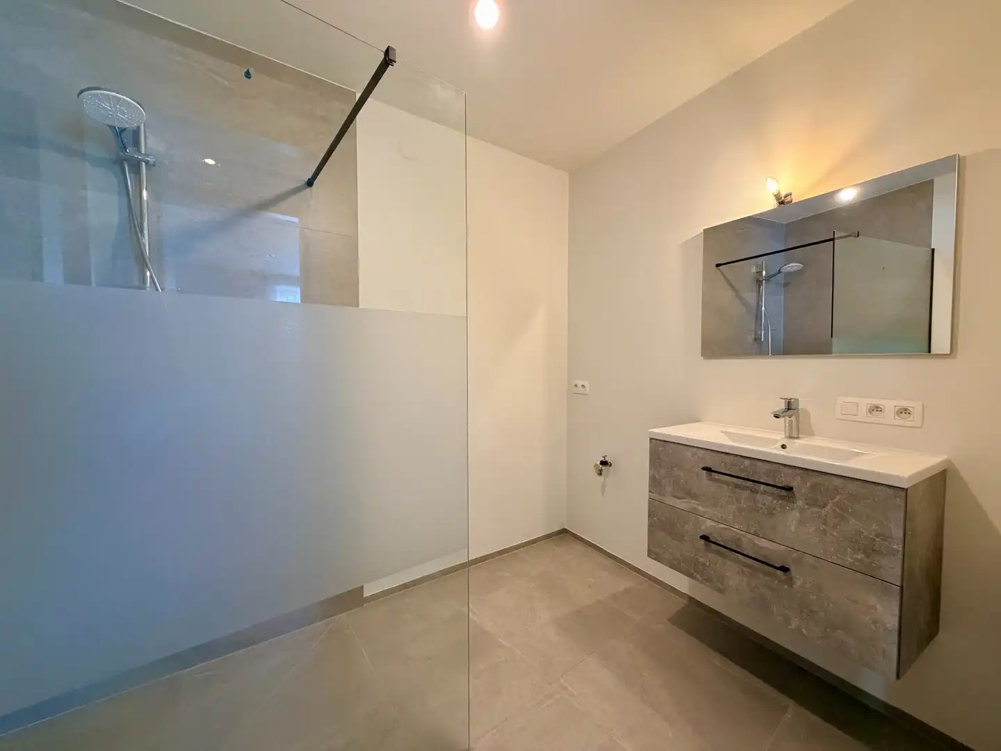 Nieuwbouwappartement met 2 slaapkamers te centrum Tielt! foto 6