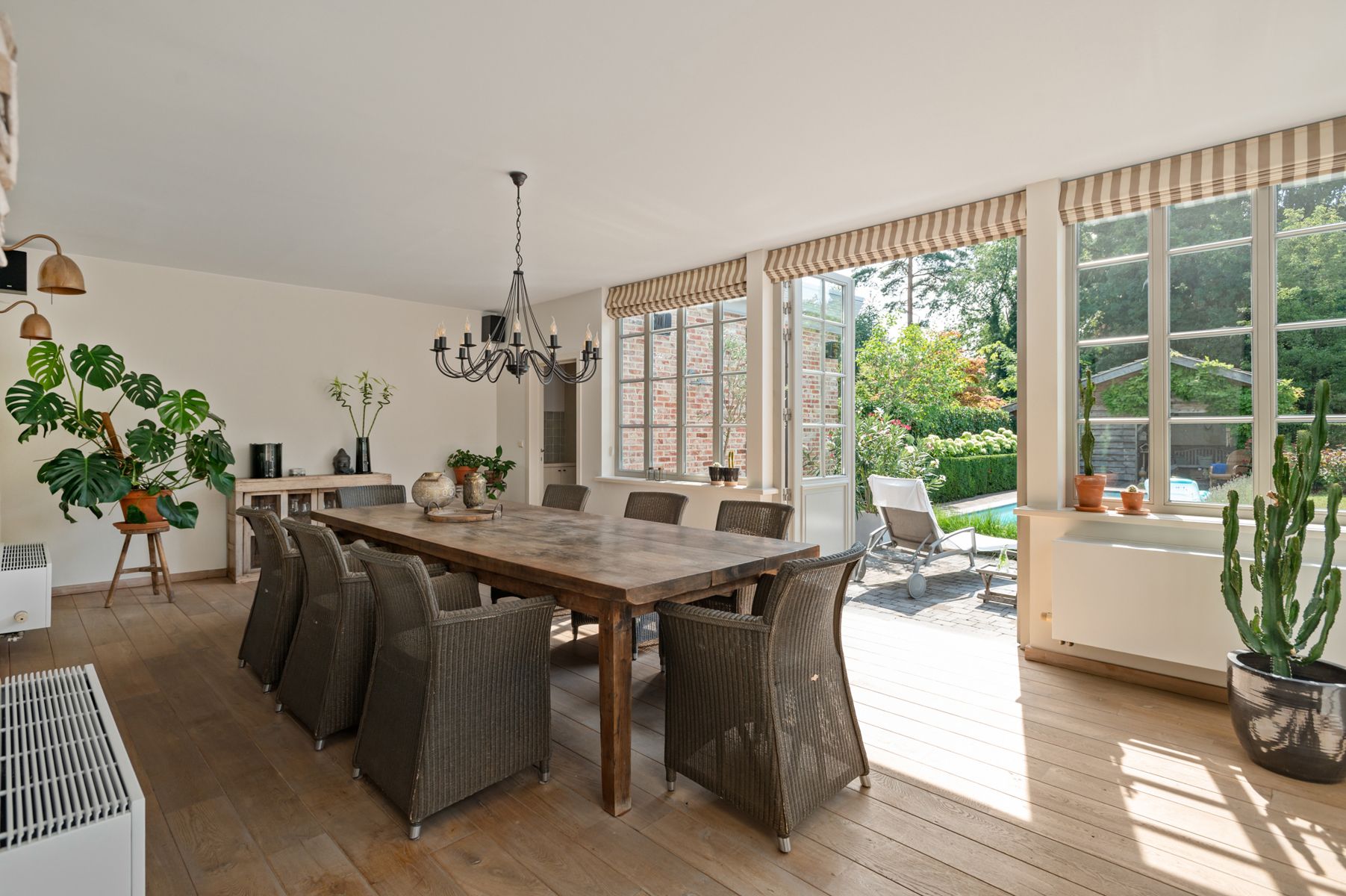 UNIEKE INSTAPKLARE WONING MET ZWEMBAD foto 5