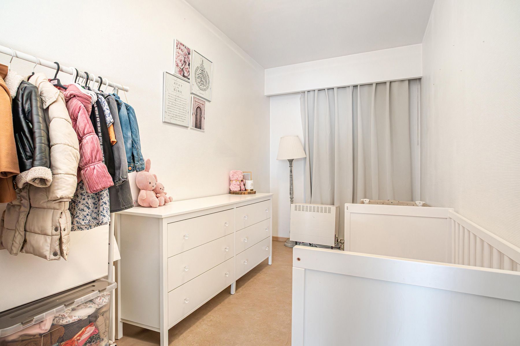 Ruim 2-slaapkamer appartement met garage en potentieel foto 14