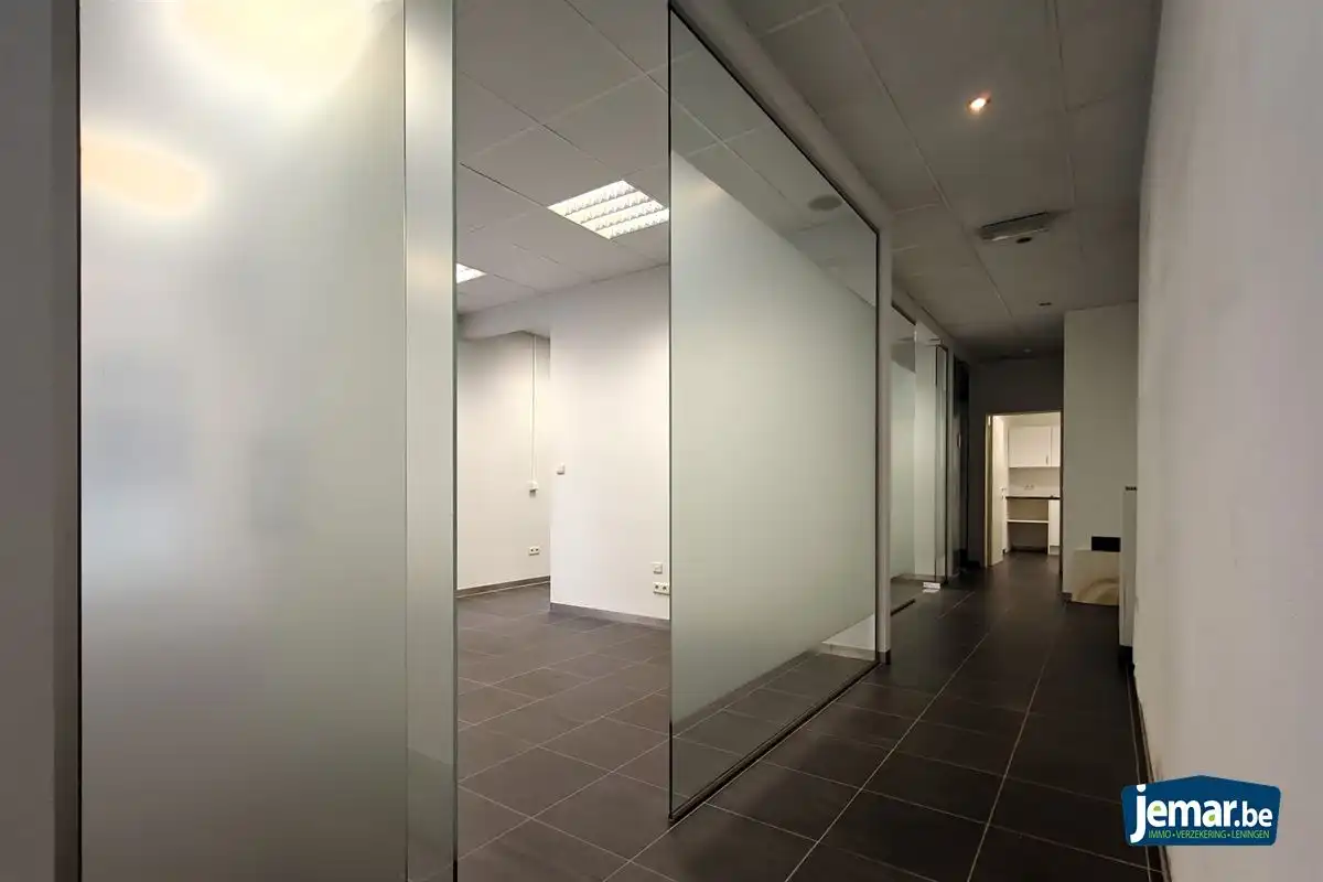 Op te frissen handelspand op top locatie in het centrum van Borgloon foto 7