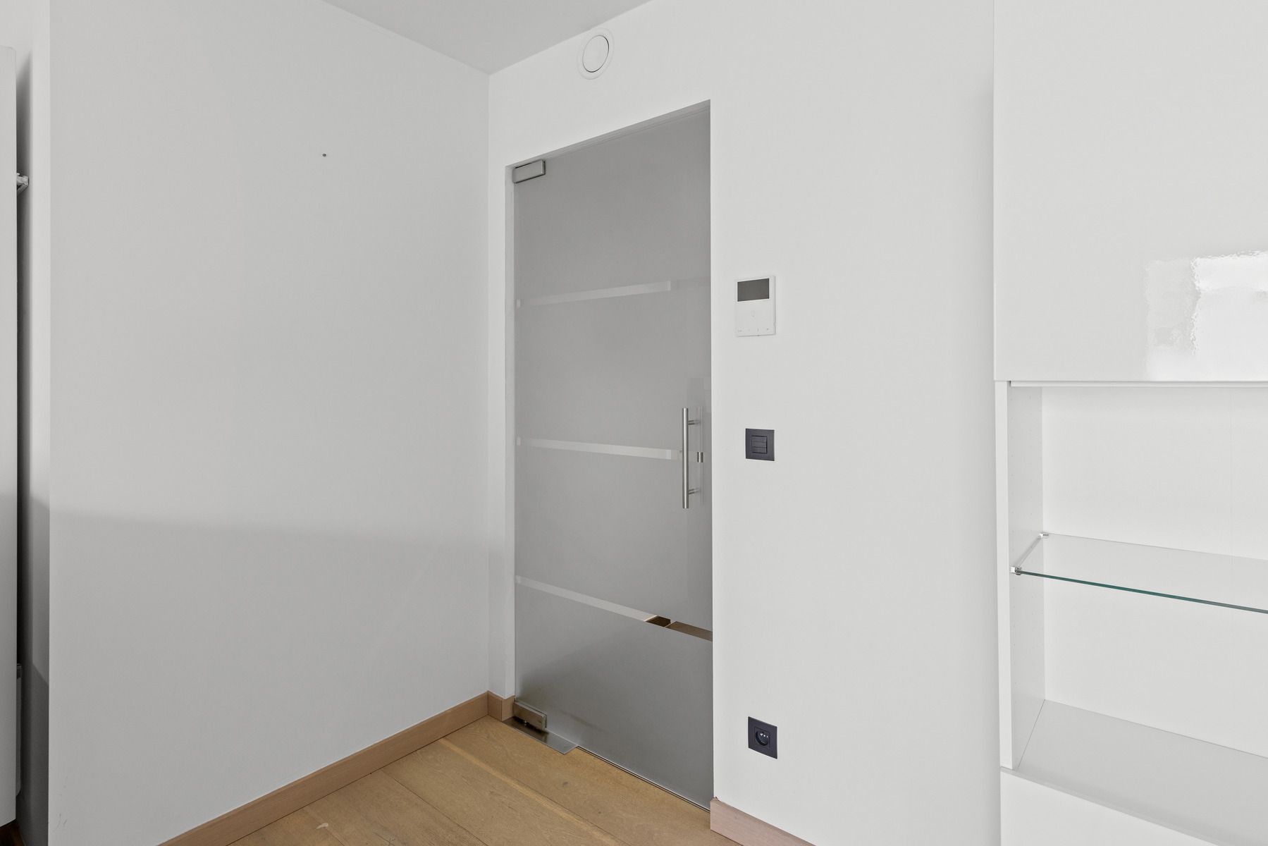  Uitstekend onderhouden 2 slpk appartement in hartje Bredene foto 8