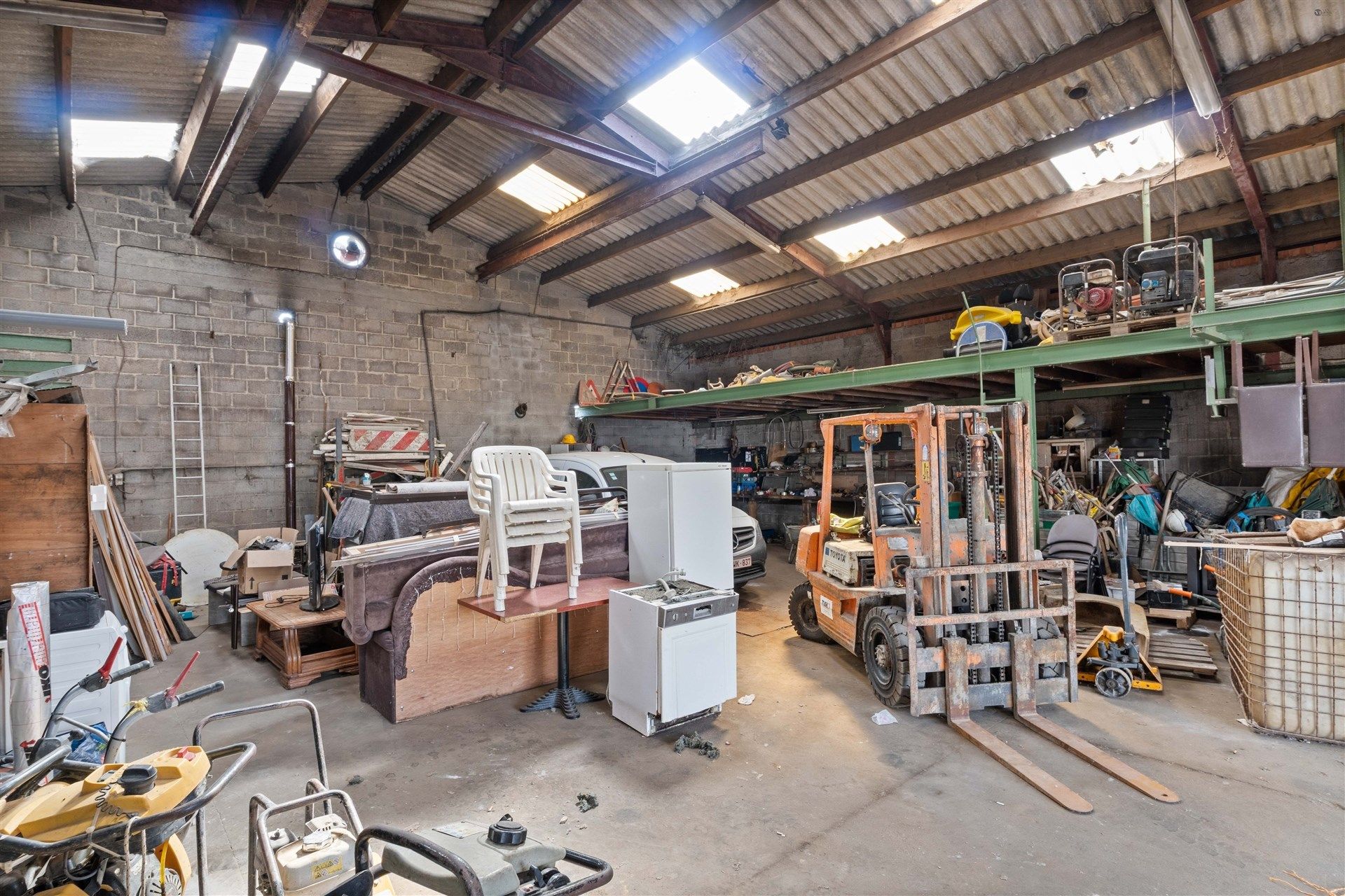 Ruime halfopen bebouwing met groot magazijn (225m²) foto 5