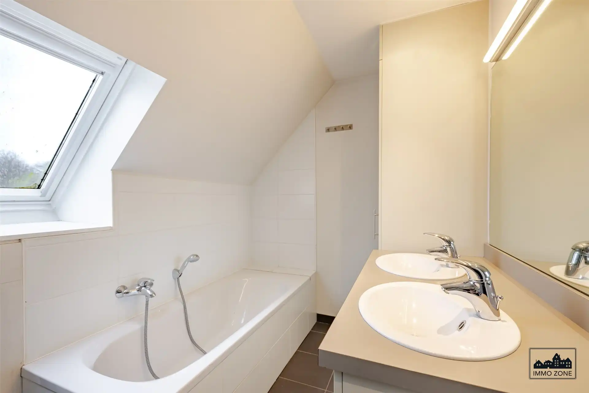 Ruim dakappartement (156 m²) met terras & garage foto 15