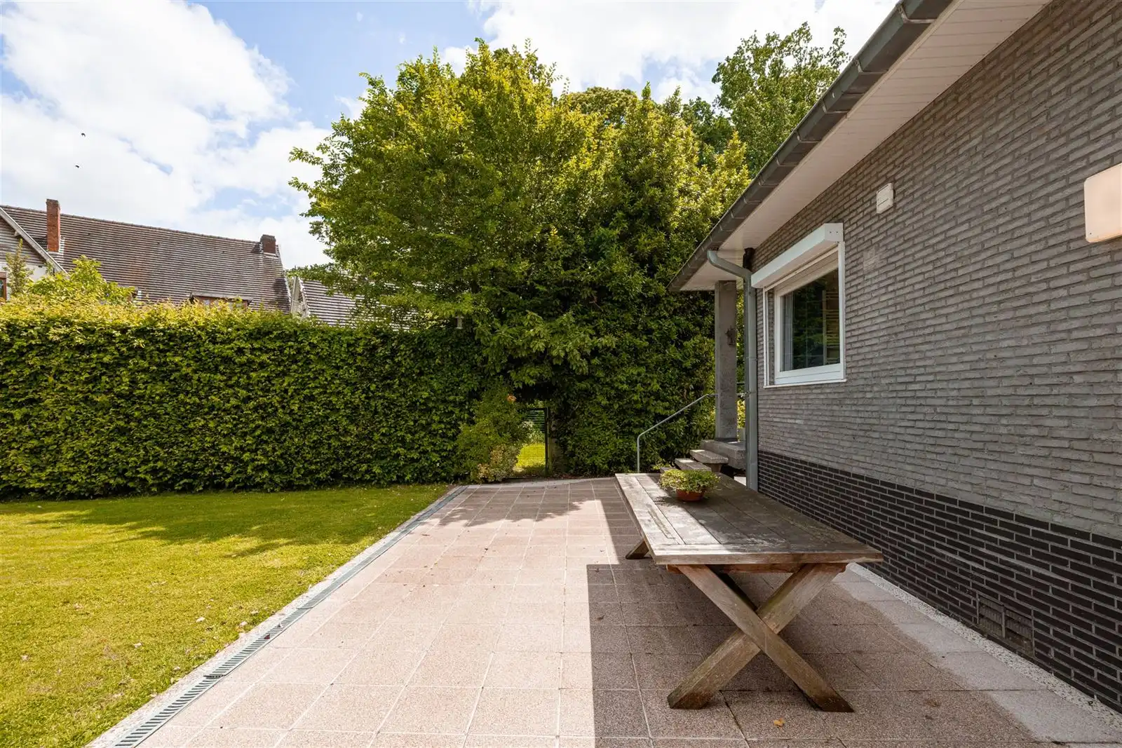 INSTAPKLARE VILLA MET LOODS TE ZWALM foto 10