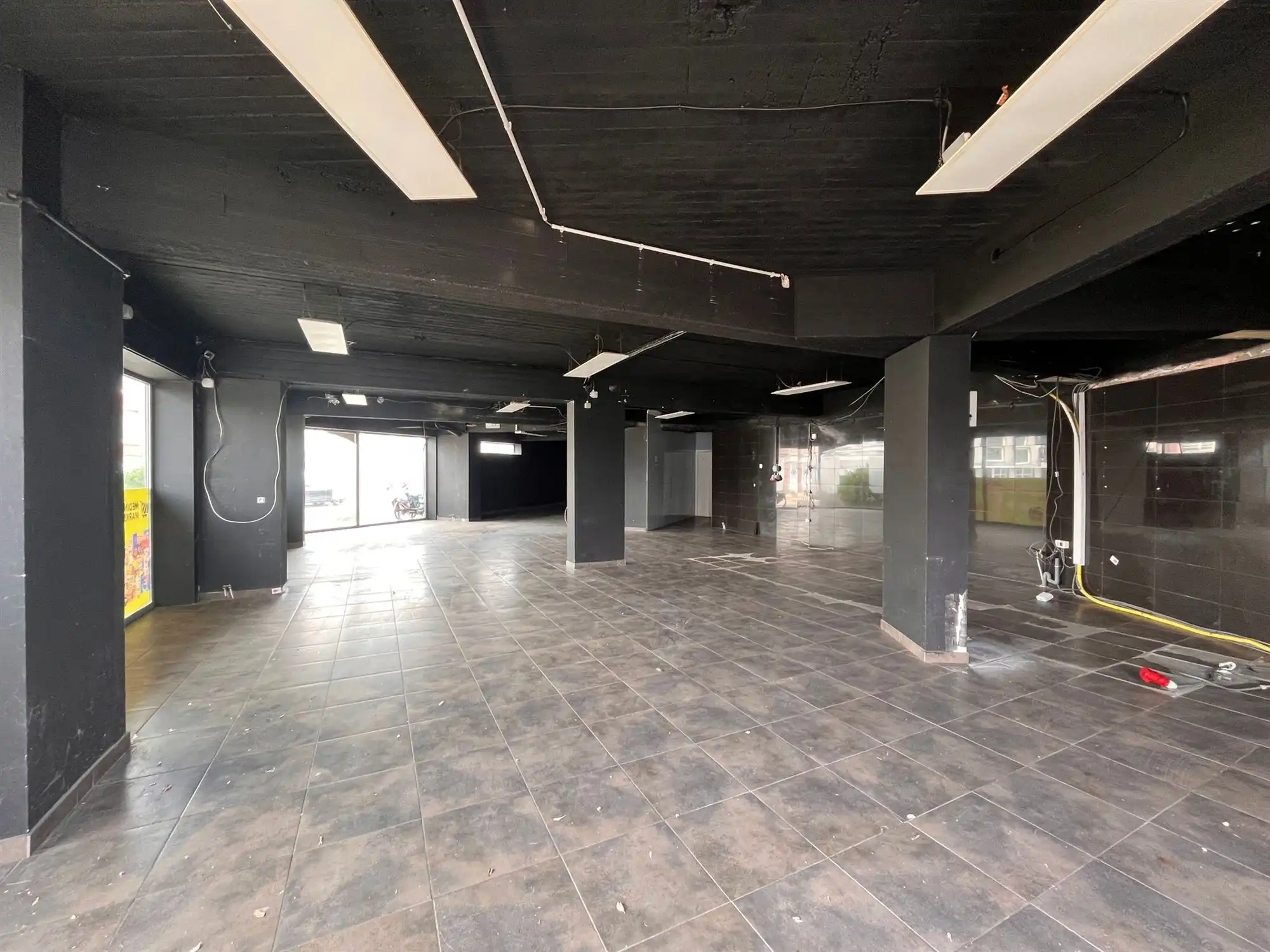 Handelspand van 347 m² met uitstekende zichtbaarheid foto 4