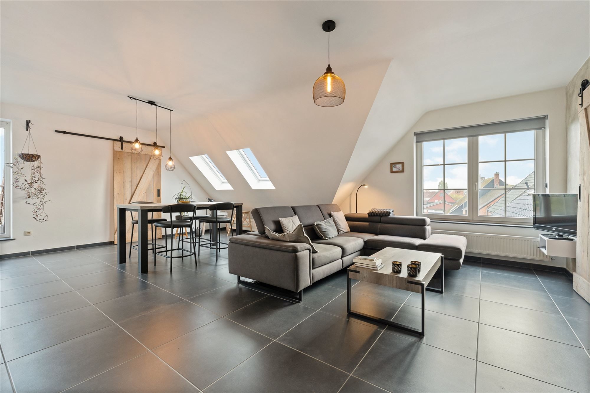 RECENT, ENERGIEZUINIG APPARTEMENT MET LIFT EN GARAGE! foto 3